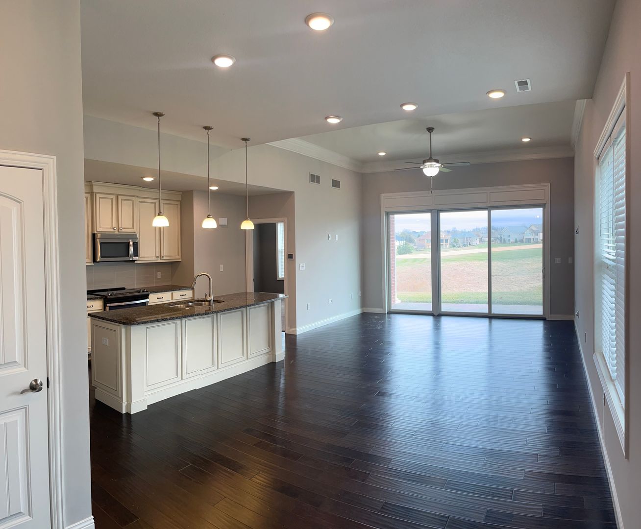 Columbia Apartment: 1616 Residence Dr