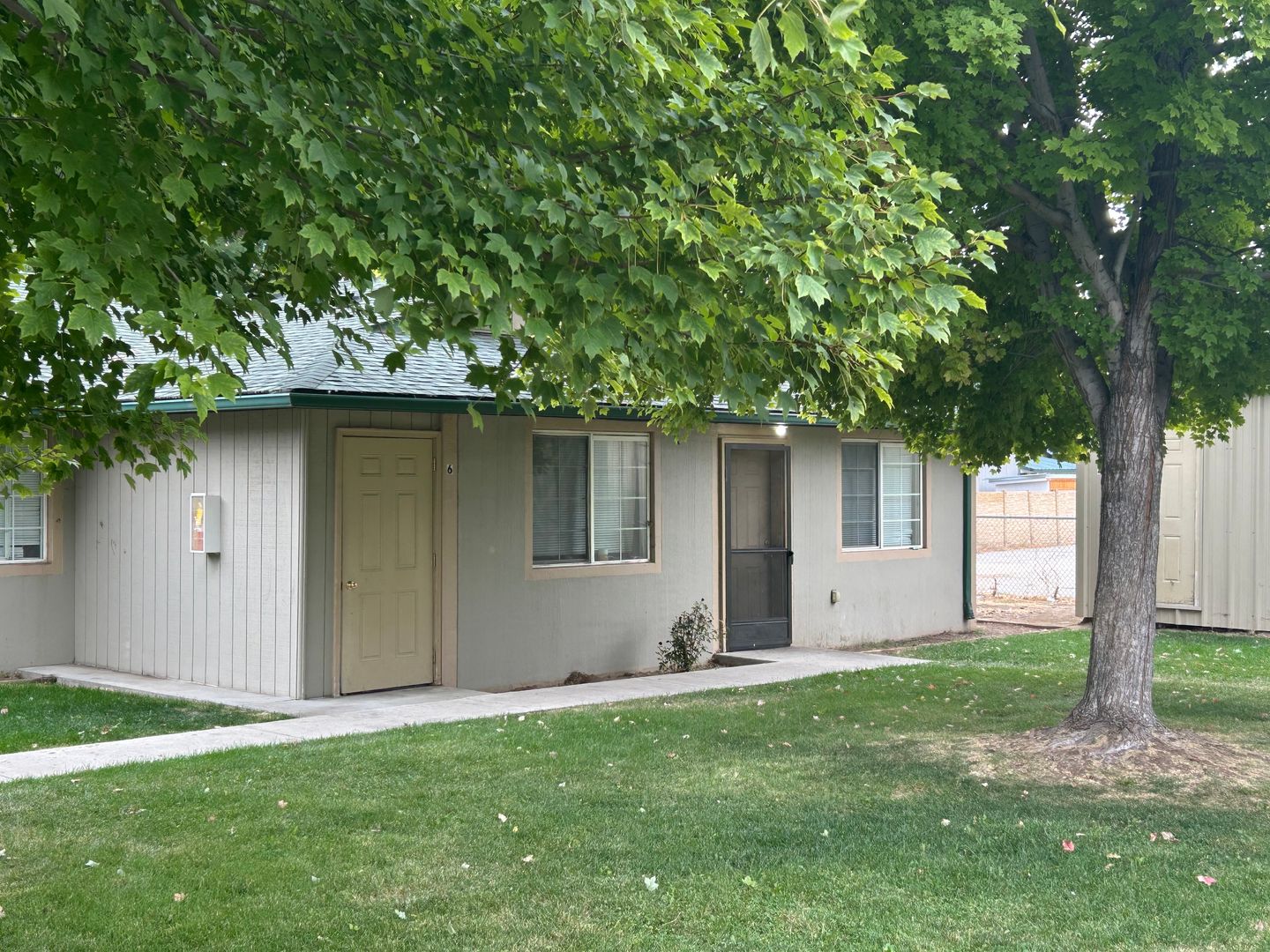 Yakima Apartment: 306-310 E. "S" Street