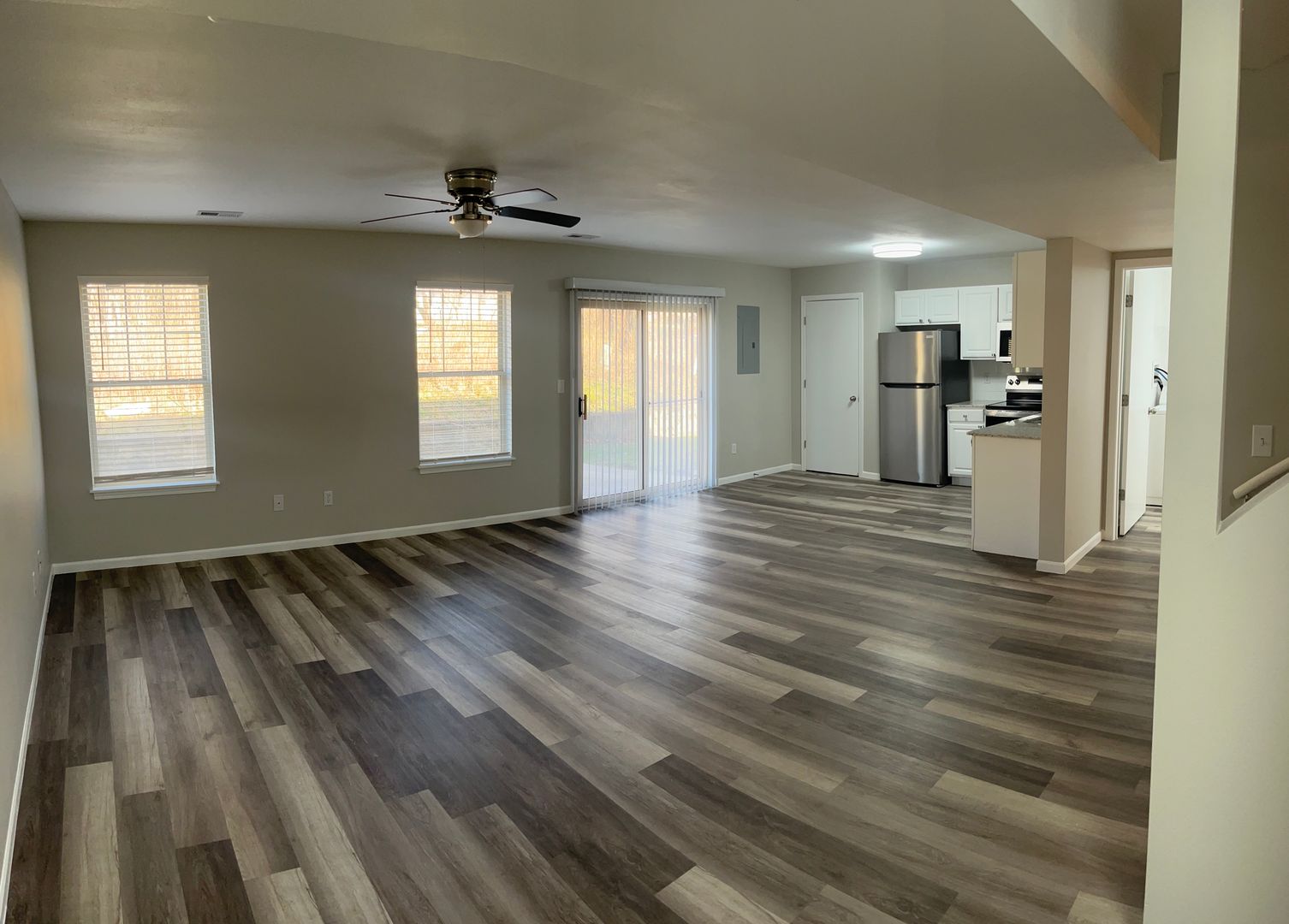 Columbia Townhome: 136 E Old Plank Rd