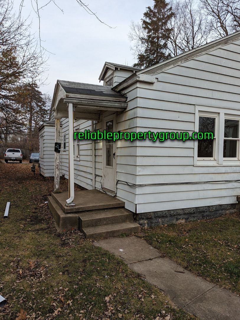 Marion Apartment: 610-612 W 3rd St