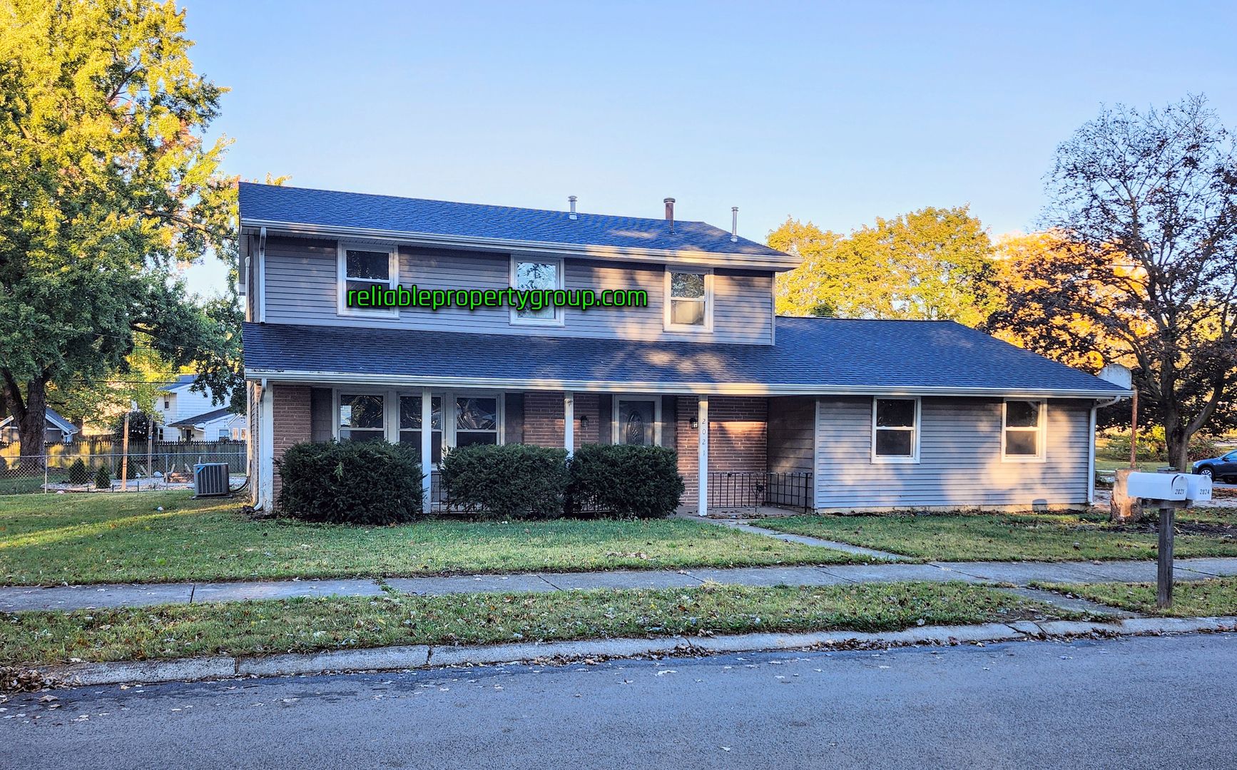 Fort Wayne House: 2021 Coronet Dr