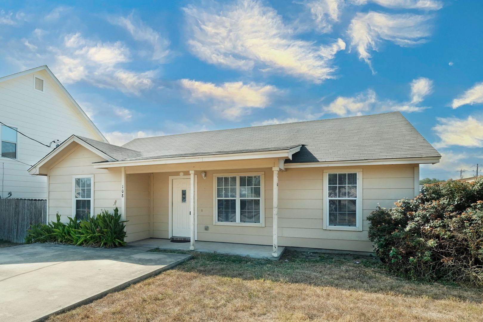 Bertram House: 108 Live Oak Cir