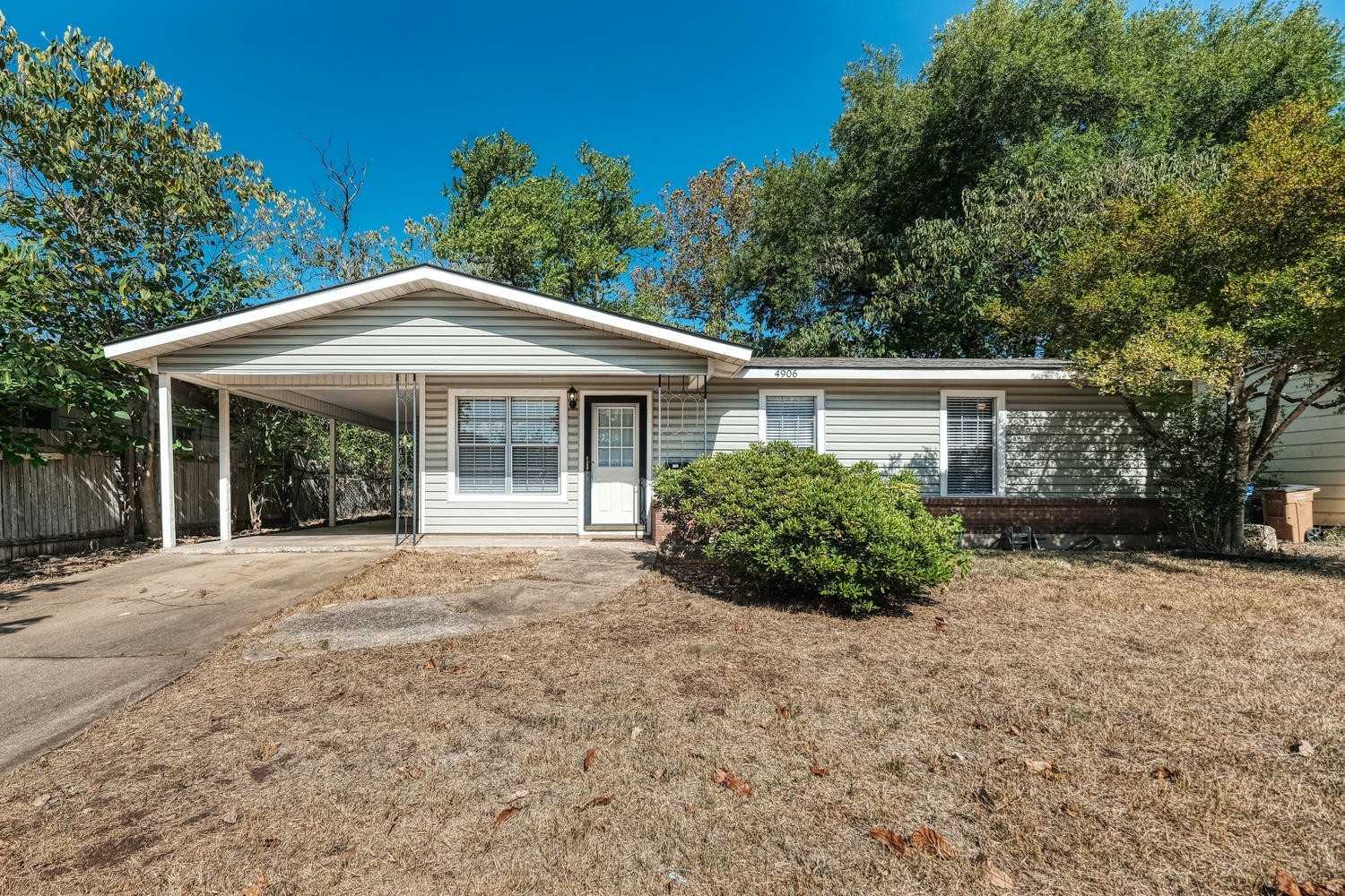 Austin House: 4906 Gladeview
