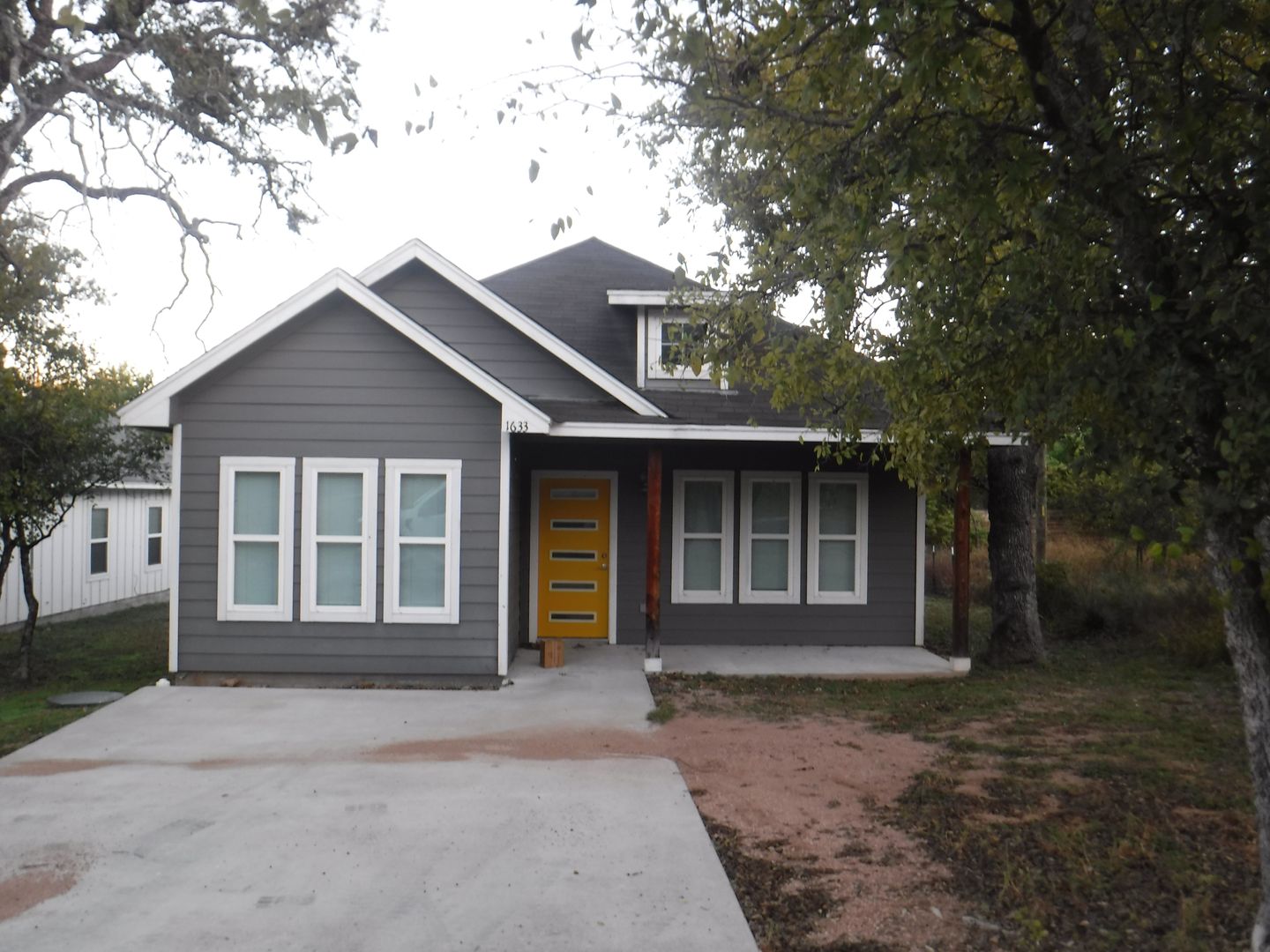 Kingsland House: 1633 Cree Trl