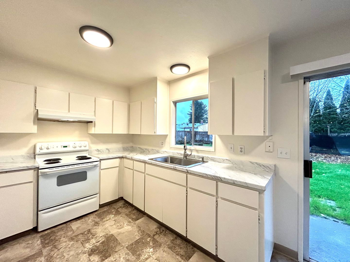 Beaverton House: 2005 SW 198th Ave