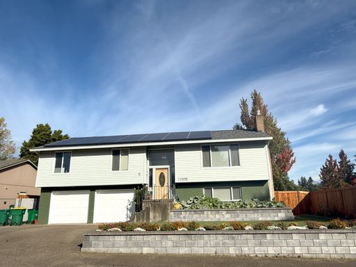 Stunning 4 BR / 3 BA West Beaverton Home with Private Oasis & Sport Court & Move In Special! – photo 1