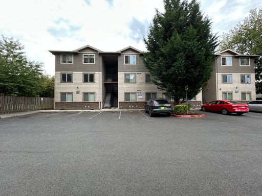 Spacious 2 Bed, 1 Bath First Floor Gem! – photo 1