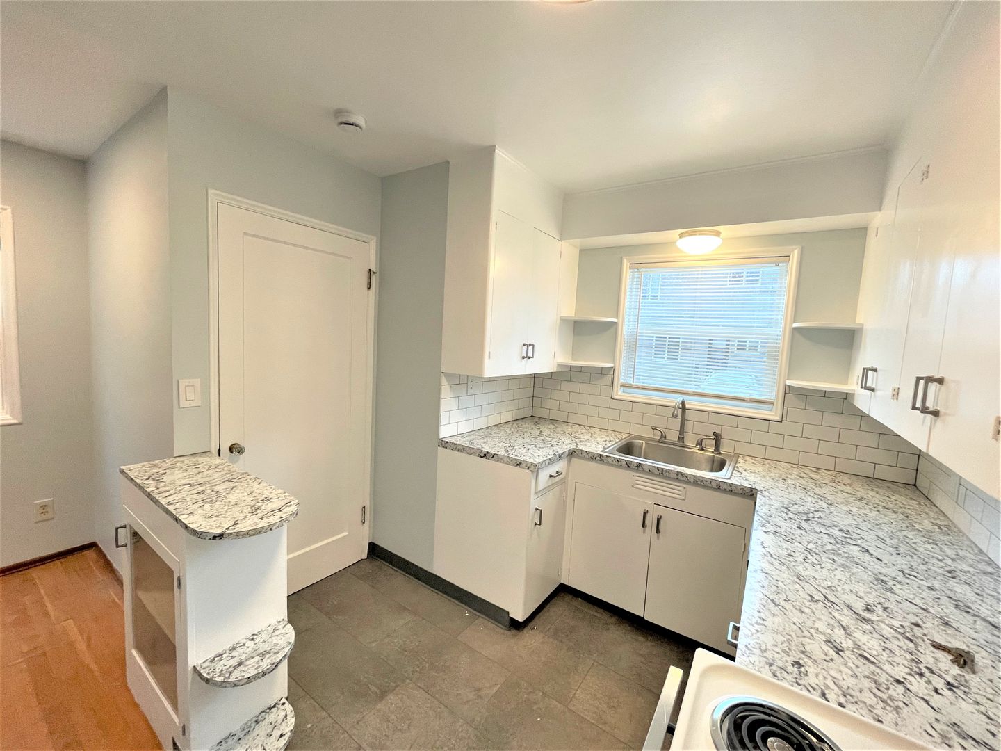 Portland Apartment: 3338-3378 SE Waverleigh Blvd.