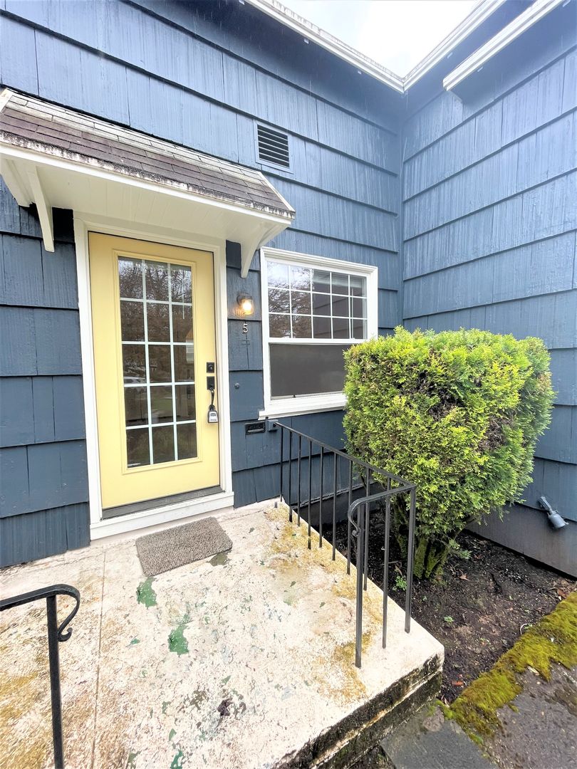 Portland Apartment: 2080-2114 SE Caruthers St.