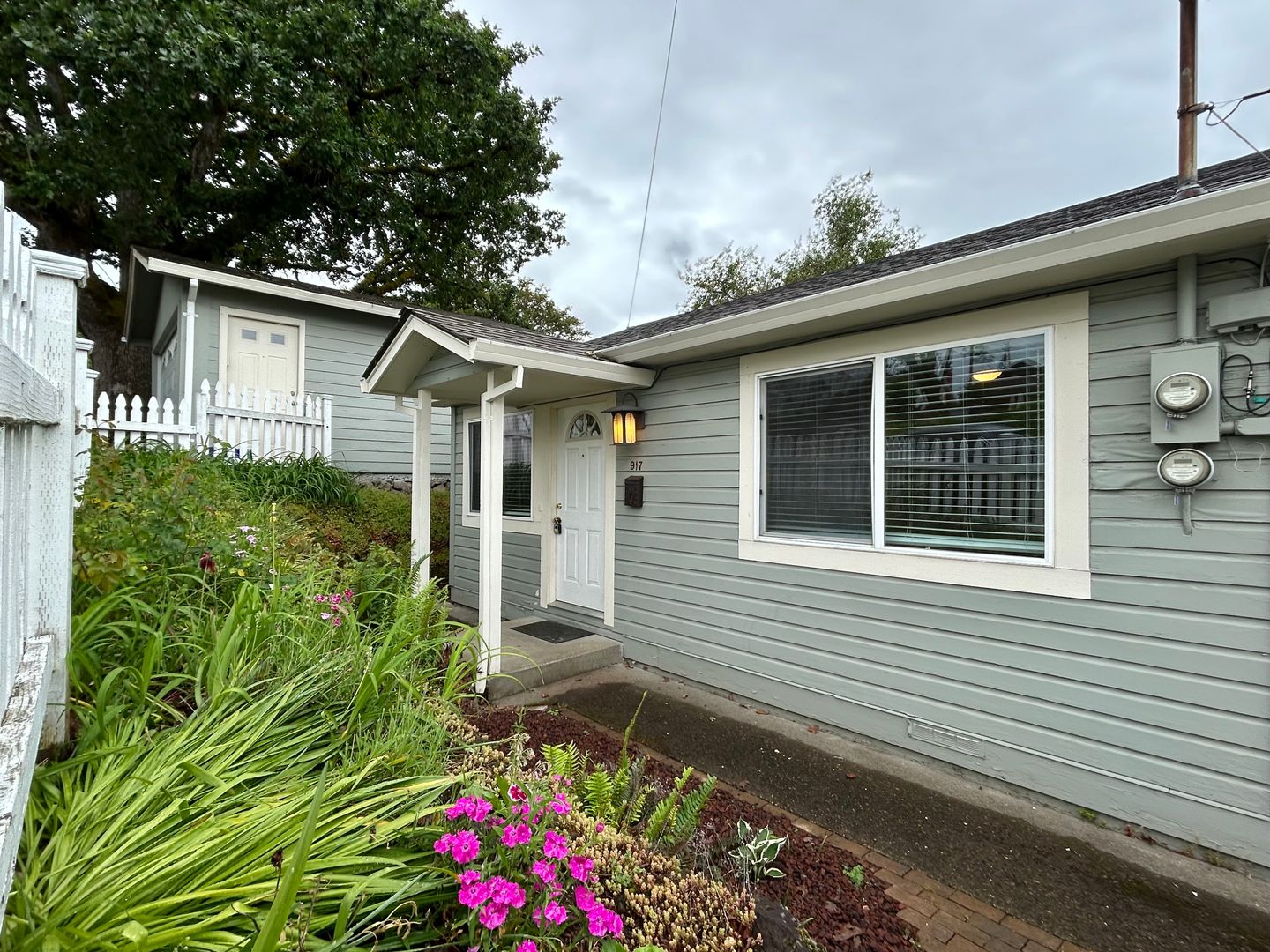 Oregon City House: 917 Jefferson St.