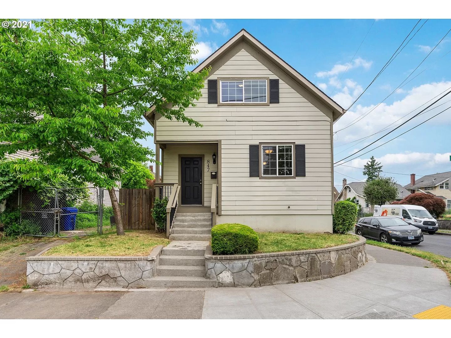 Portland House: 847 NE Webster Street