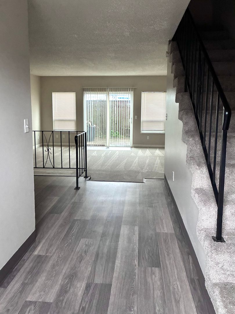 Canby Apartment: 545- 625 N Pine St.