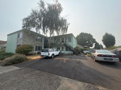 Remodeled, spacious, top floor one bedroom – Ready To Rent! – photo 1