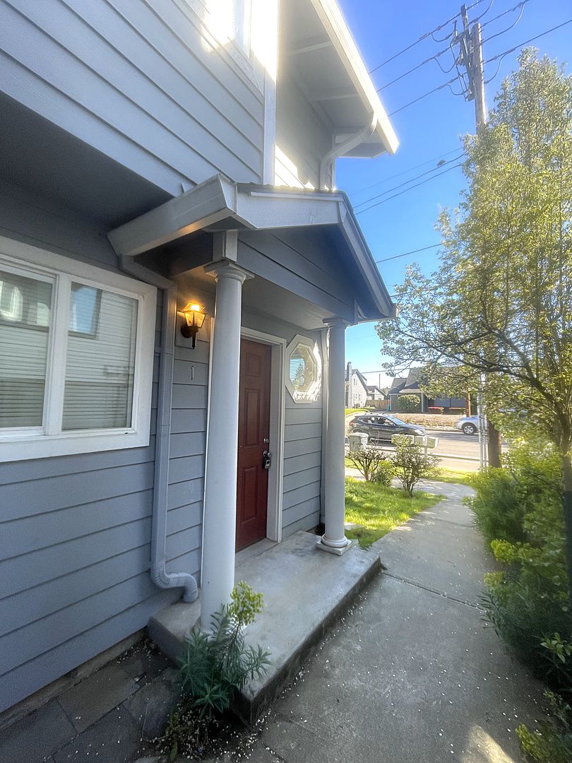 Portland Apartment: 1817 N Rosa Parks Way