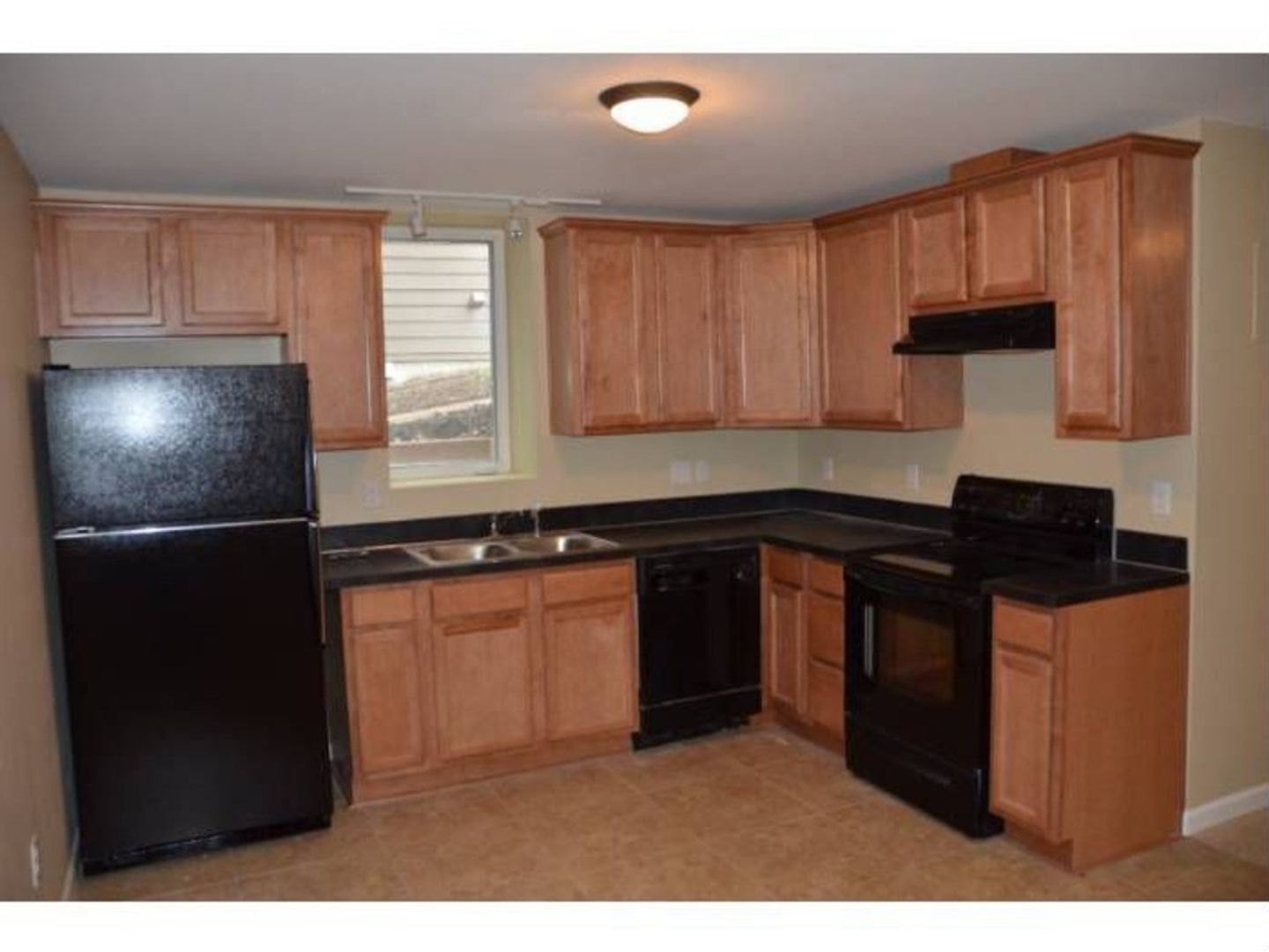 Portland Apartment: 4737 SE 28th Ave.