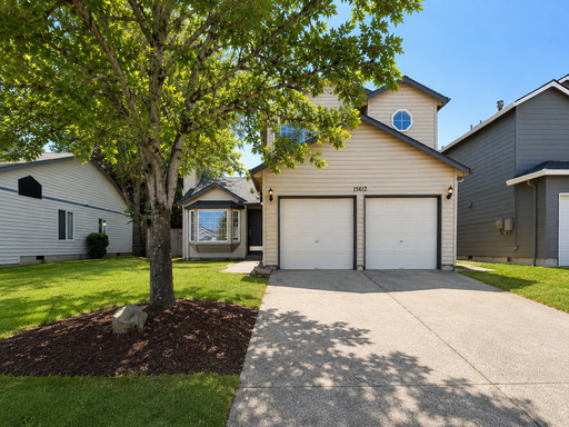 Spacious 3 Bedroom Home with Fenced Backyard – photo 1