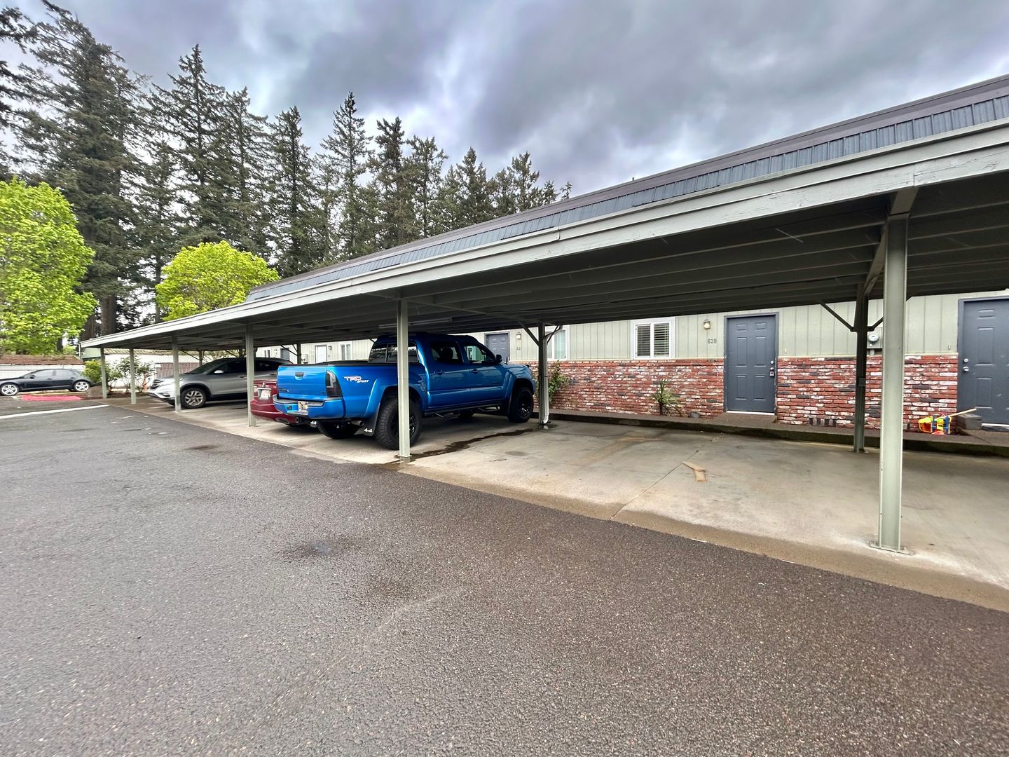 Canby Apartment: 545- 625 N Pine St.