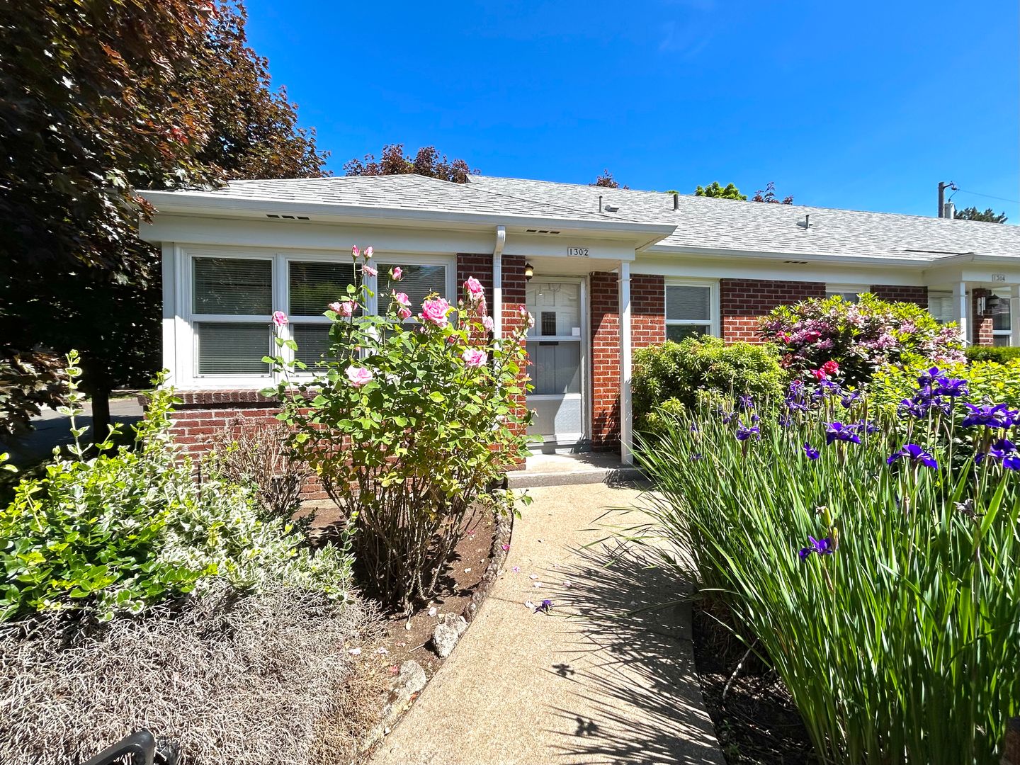 Portland Apartment: 1302-1318 SE 26th Ave.