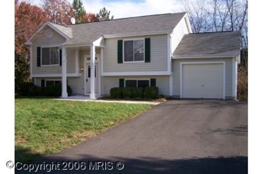 Well Maintained Split Level Home with 4 Bedrooms - Herndon – photo 1