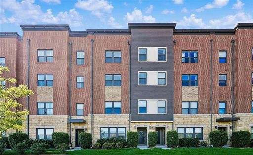 Luxury End-Unit Condo & Garage Near One Loudoun – photo 1
