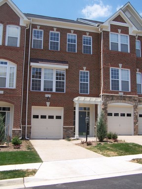 4 Bedroom Townhome & Garage - Ashburn – photo 1