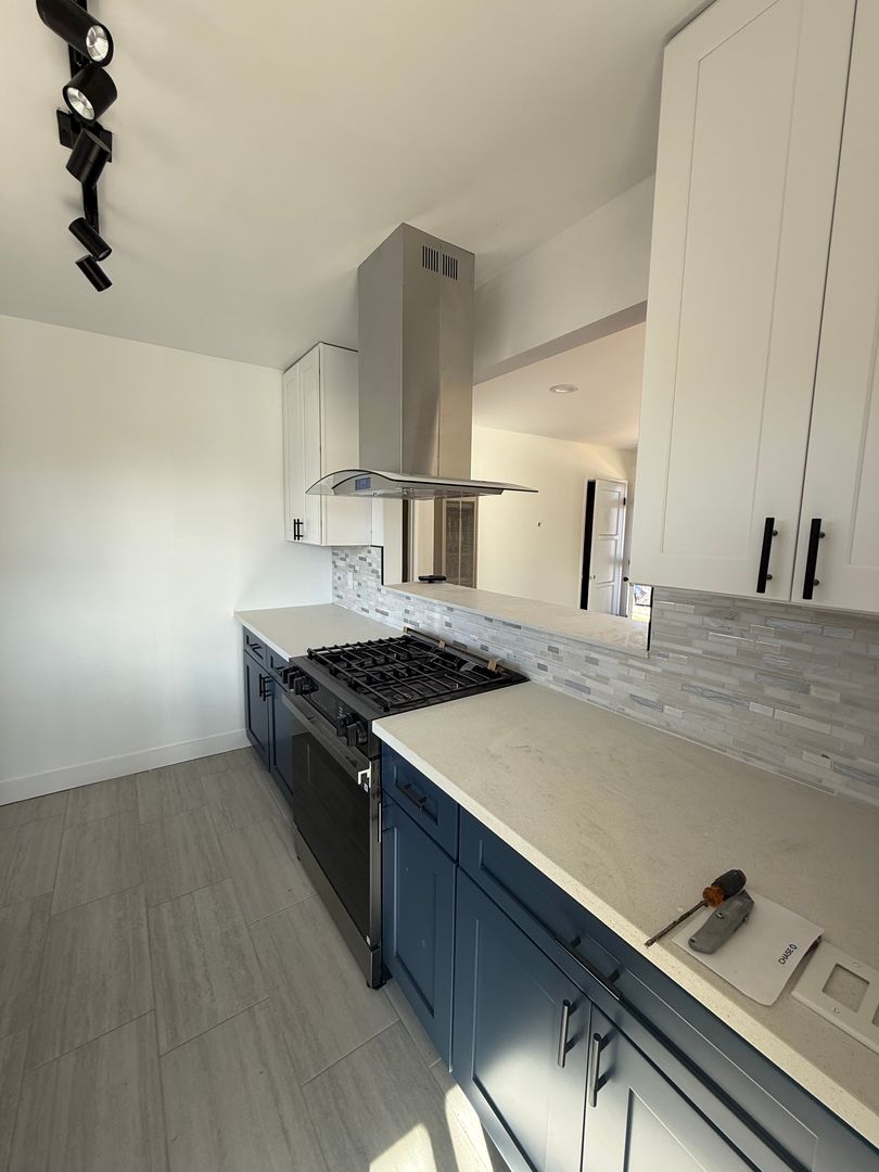 Barstow House: 945 Carson Street