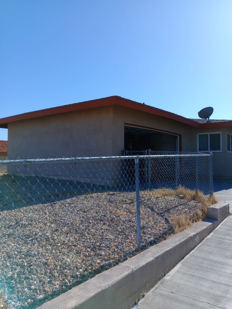 Barstow House: 1208 E Virginia Way
