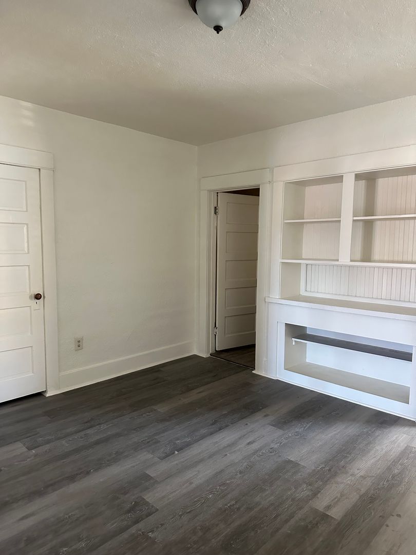 Barstow Apartment: 200 W Cottage