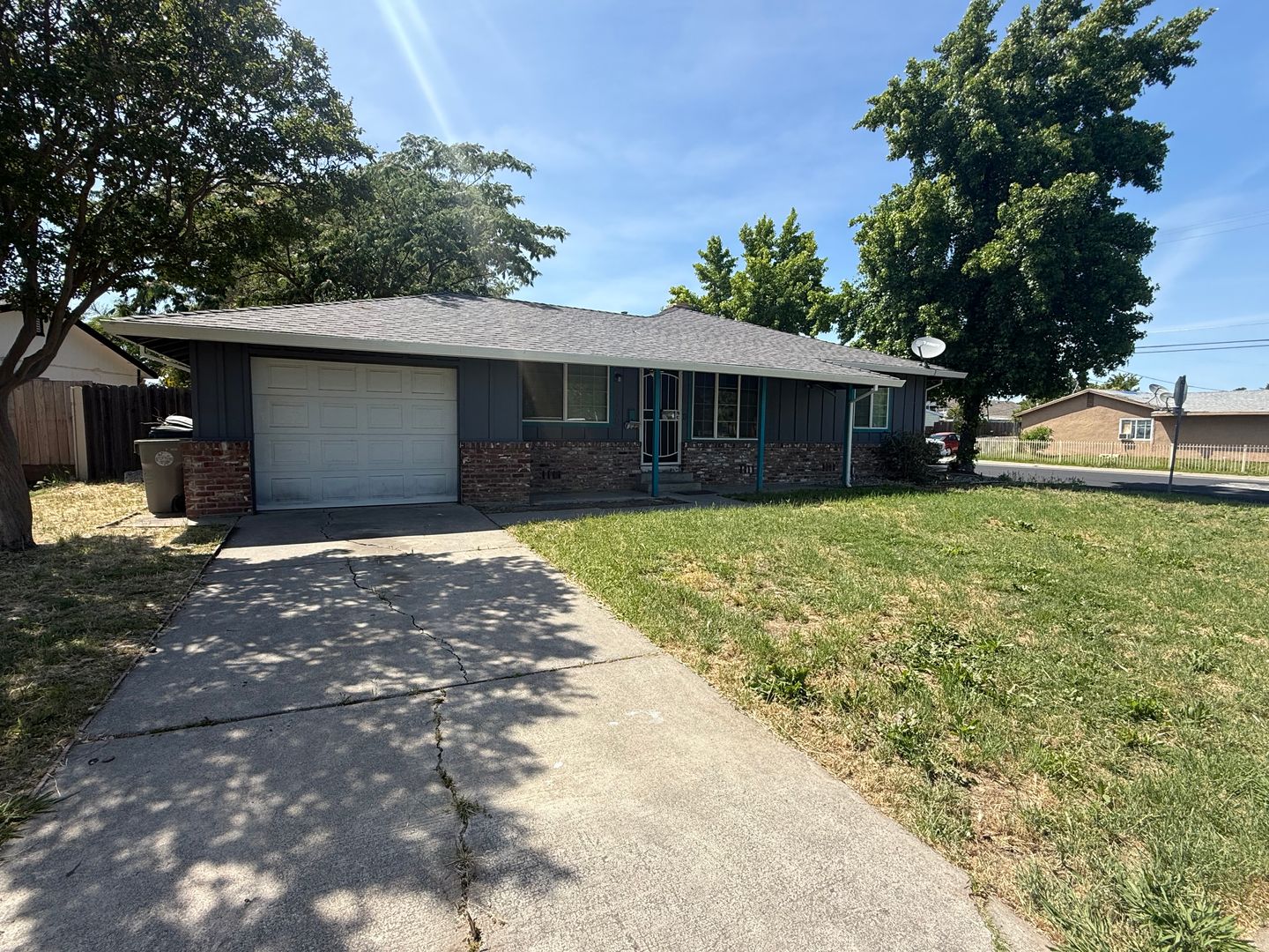 Sacramento House: 7400 Loma Verde Way