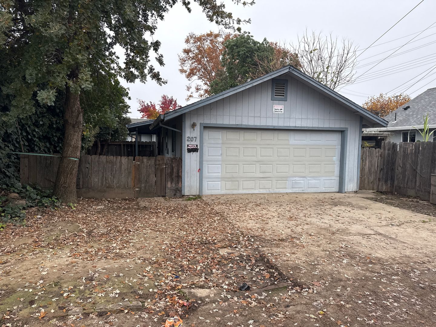 Lodi House: 207 Flora St