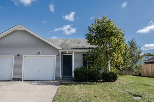 Pet Friendly Two Bedroom with Garage! – photo 1