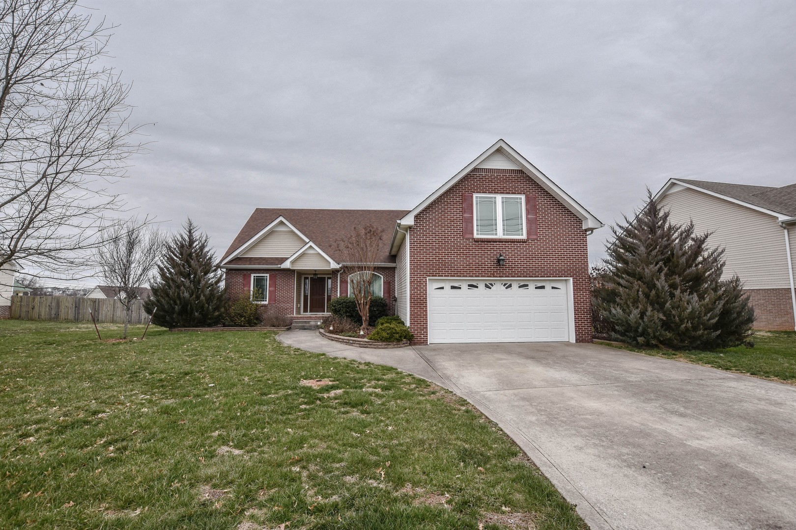 Clarksville House: 645 Fallbrook Lane