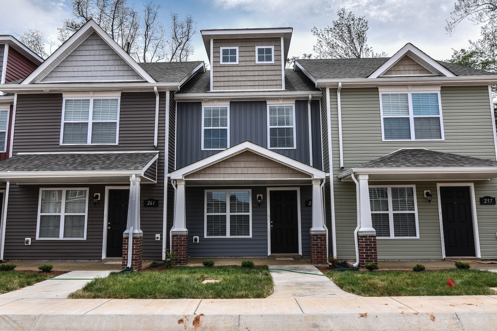 Clarksville House: 259 Alexander Blvd