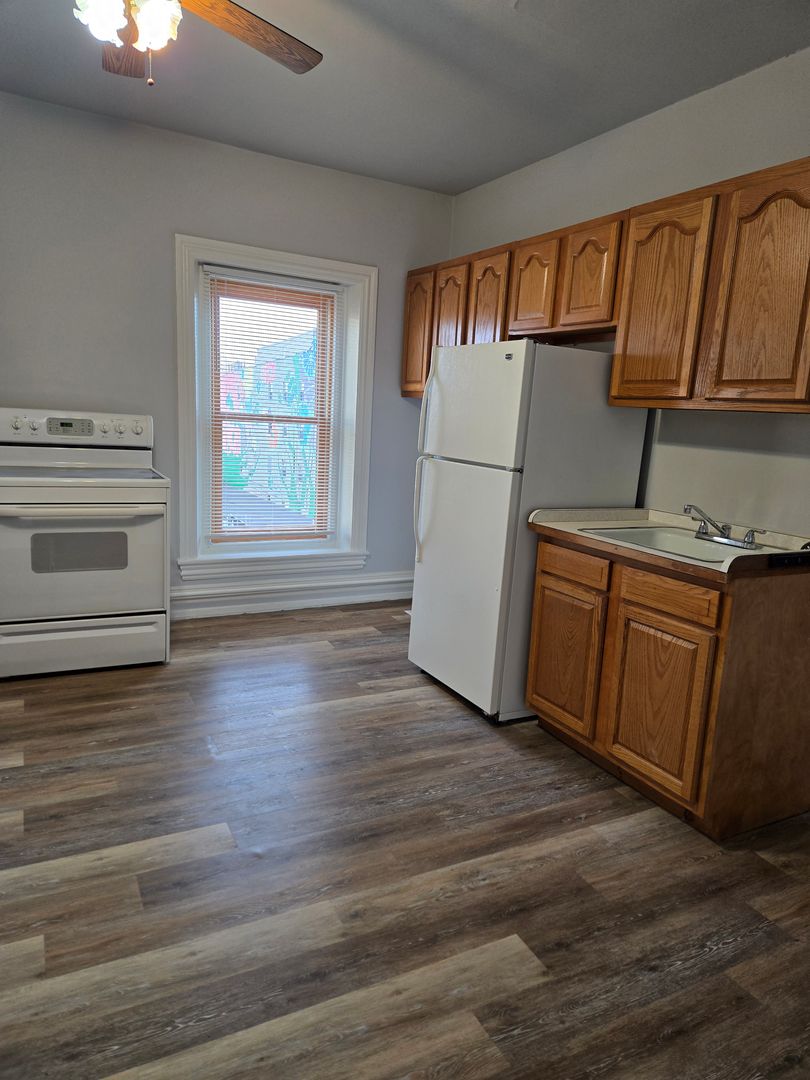 Allentown Apartment: 1034-1038 Hamilton Street