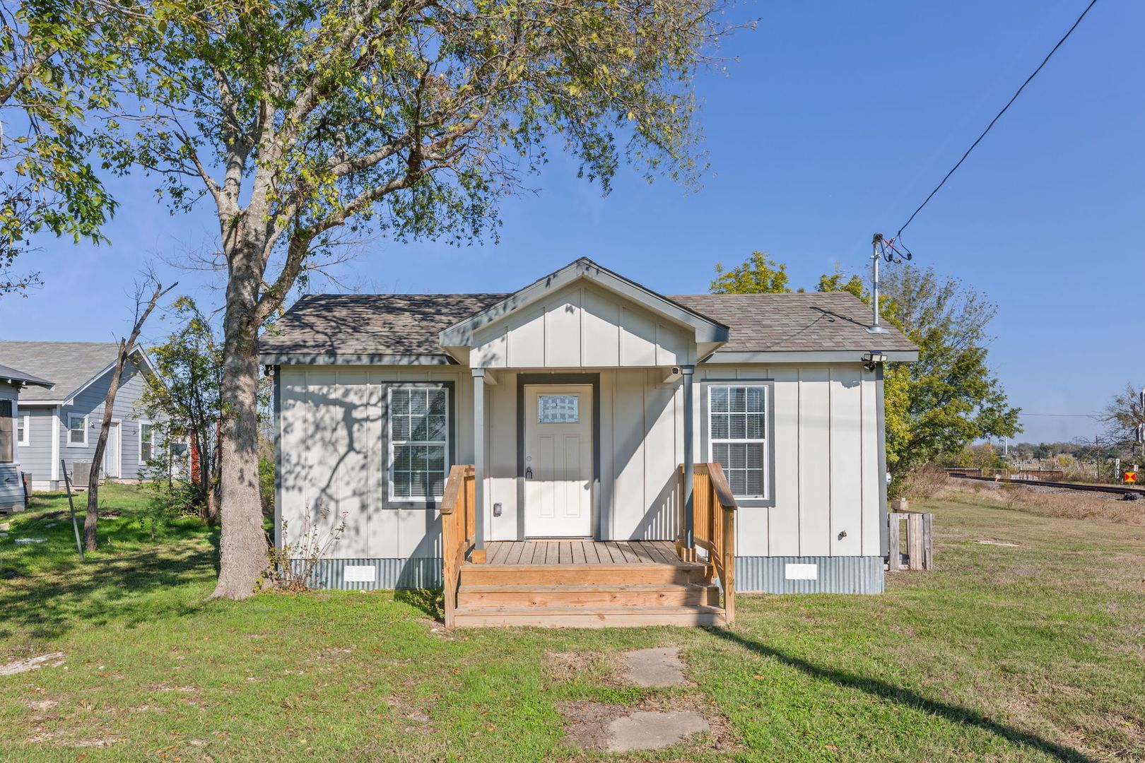 Taylor House: 603 E 3rd St