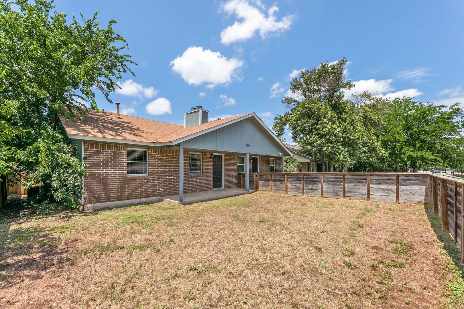 Austin Apartment: 2011 E Stassney Ln