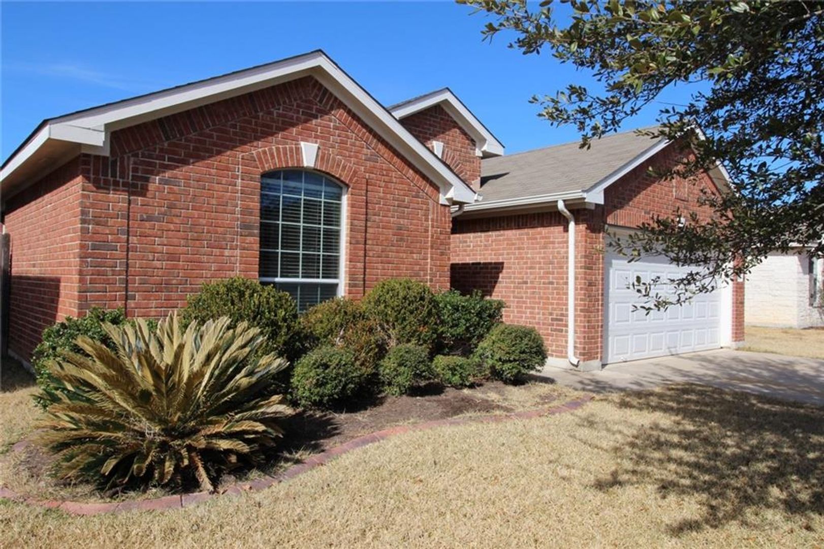 Hutto House: 107 Inman Dr