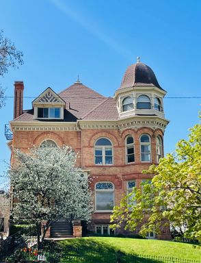 A Spacious One Bedroom on the Ground Floor of a late 19th Century Mansion – photo 1