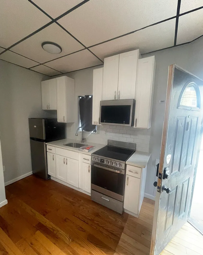 Philadelphia Apartment: 1913 S 20th St,