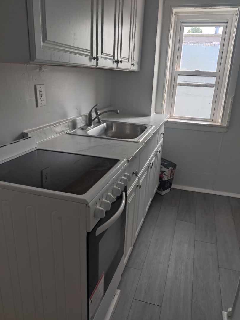 Philadelphia Apartment: 6401 Saybrook Avenue
