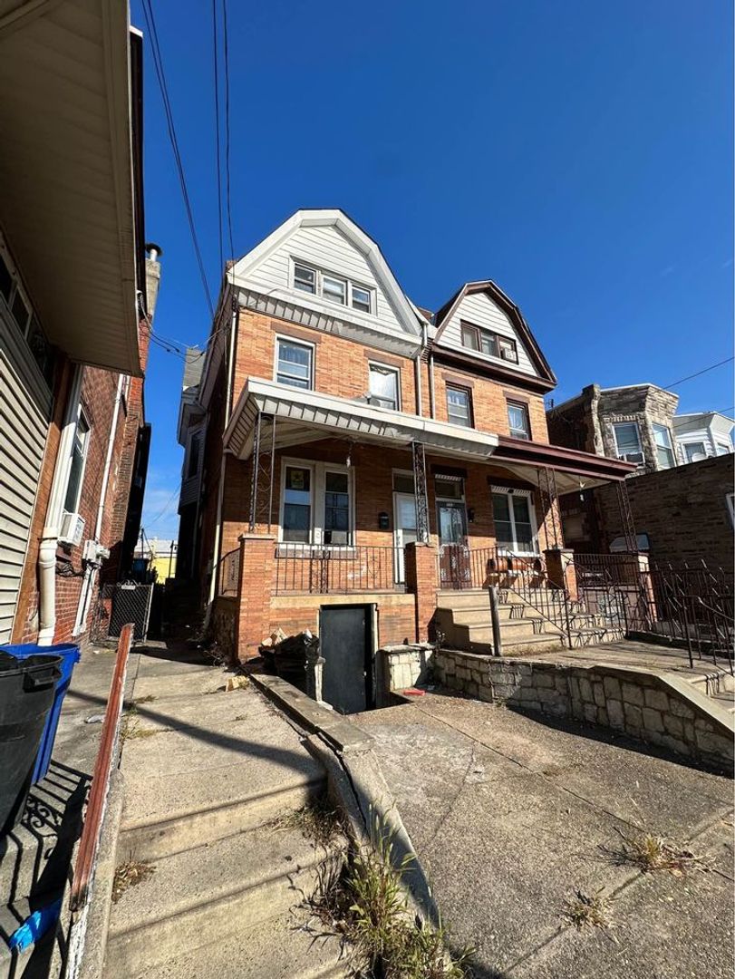 Philadelphia Apartment: 111 E Wyoming Ave