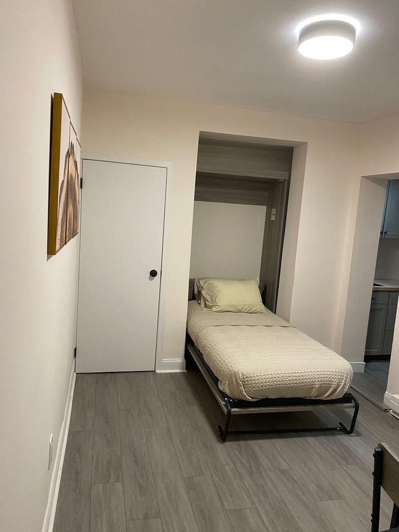 Philadelphia Apartment: 1017 Pine Street