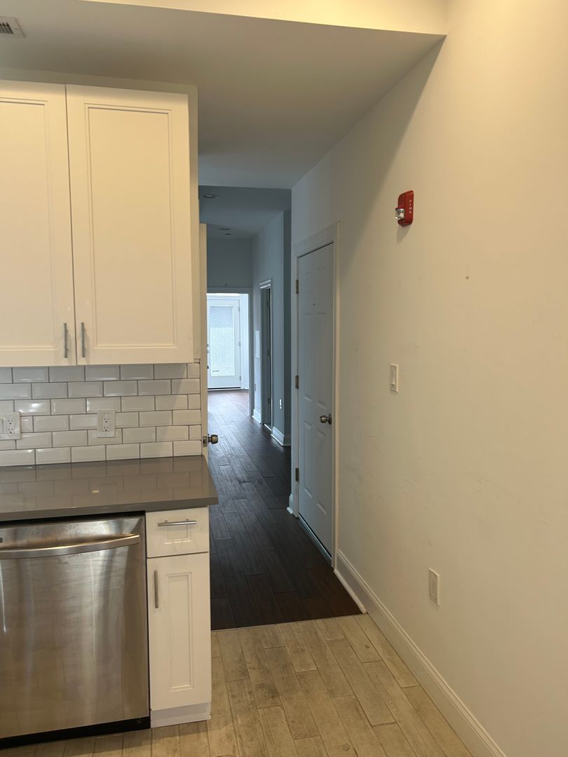 Philadelphia Apartment: 1824 W Girard Avenue