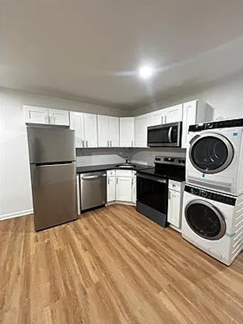 Philadelphia Apartment: 1420 W Girard Ave,