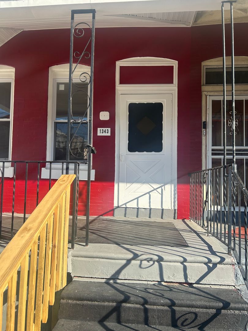 Phila House: 1343 N Allison St