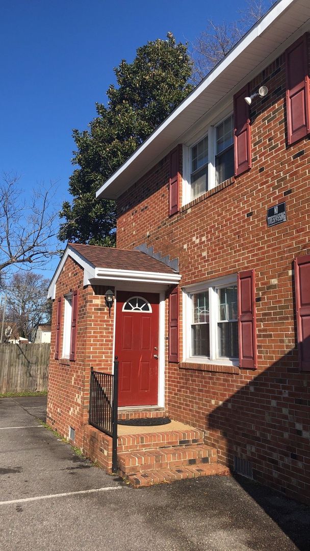 Norfolk Apartment: 350 Fort Worth Ave