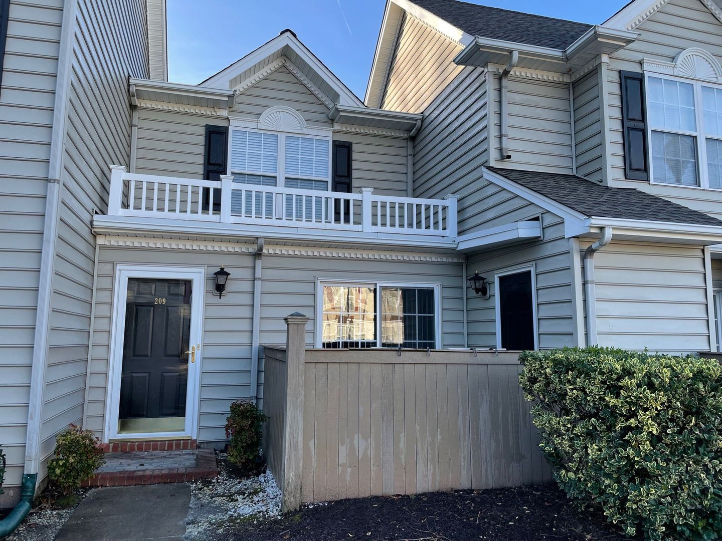 Suffolk Townhome: 209 Sandy Beach Court