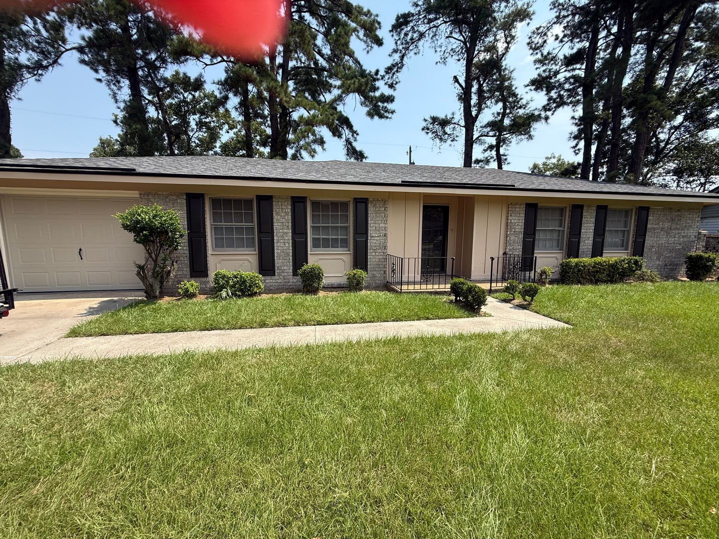 Savannah House: 1420 Claremont Circle