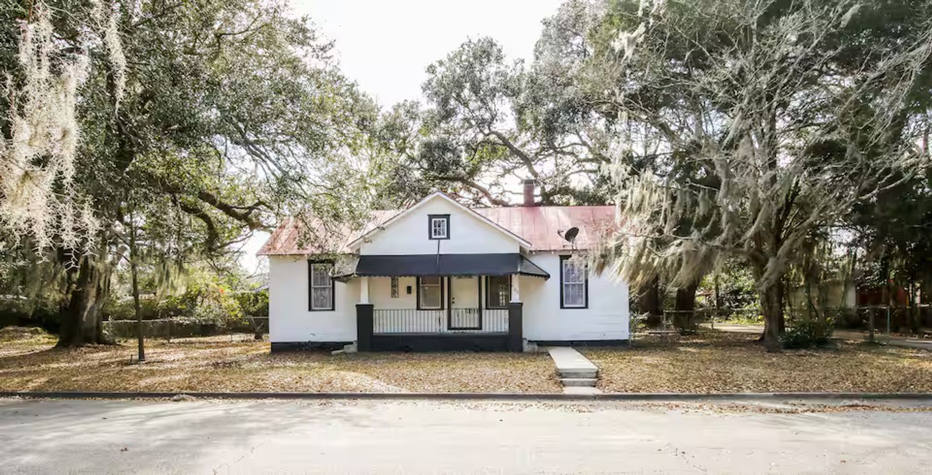 Savannah House: 1109 E 69th St.