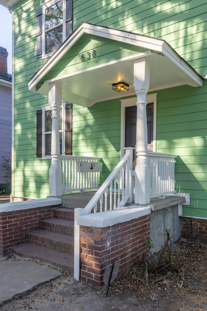 Savannah House: 638 E 37th St. Unit B